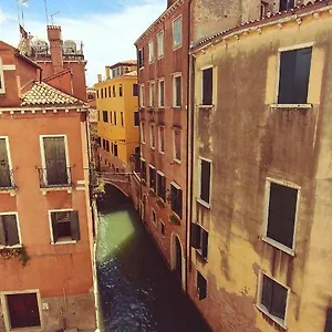 https://mansarda-querini.hotelinveneto.com