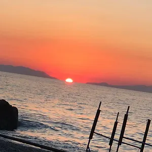 https://the-beach-house.sicilyhotelsitaly.net